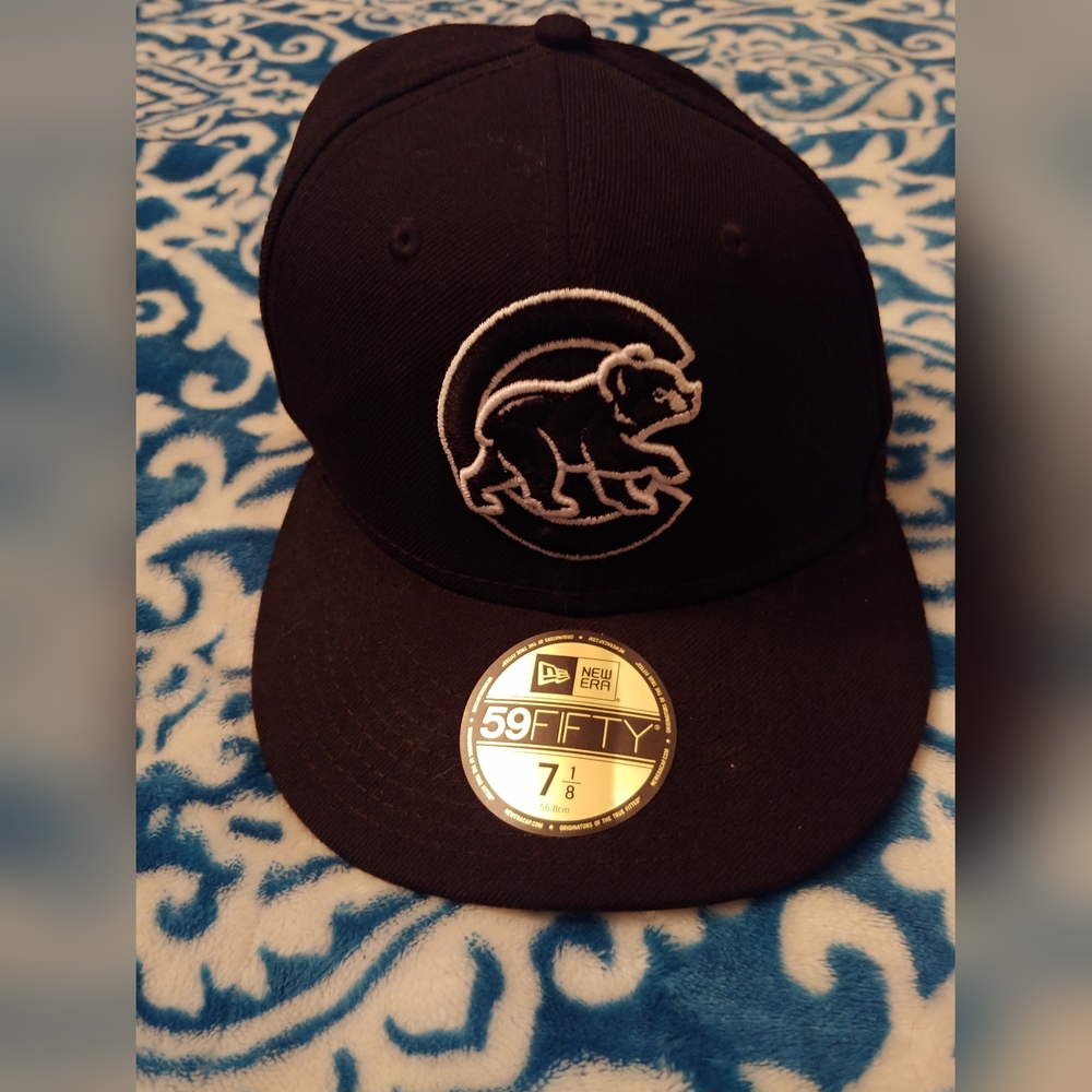 Chicago Cubs hat. Size 7 1/8. Black and White.